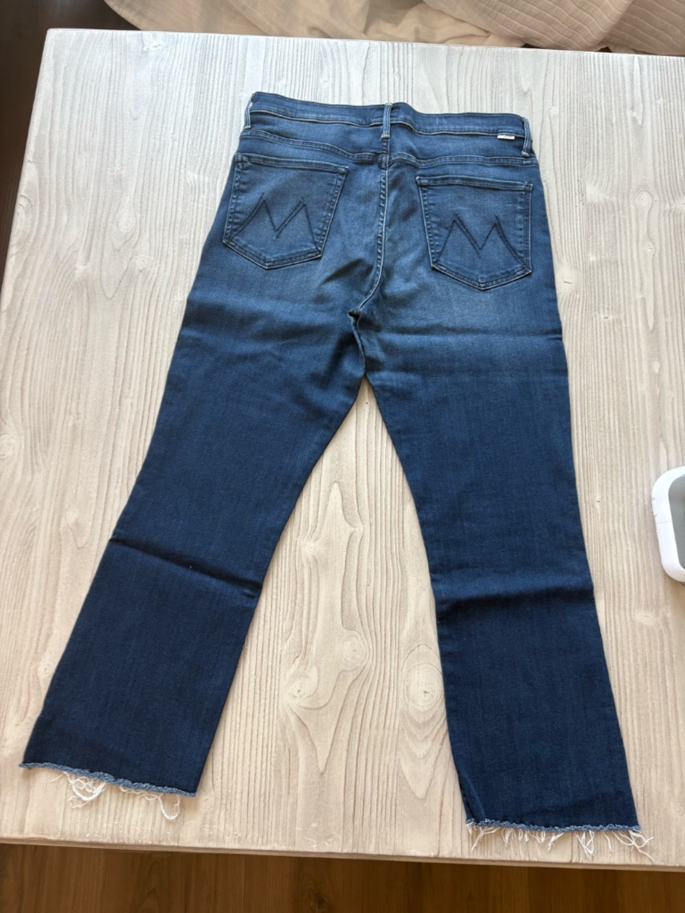 MOTHER The Insider Crop Frayed Tounge and Chic Dark Denim Jeans Size 34 - Picture 6 of 9